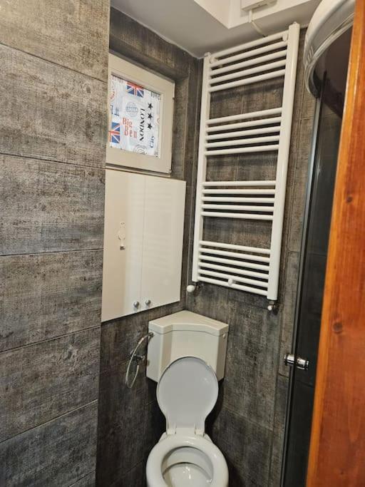 בוקרשט Nice Studio In The Heart Of City מראה חיצוני תמונה